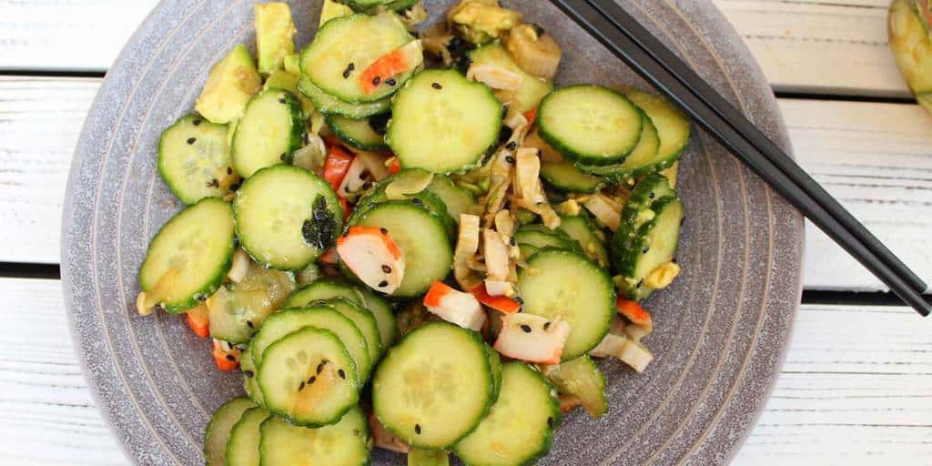 Salada de Pepino Inspirada no California Roll