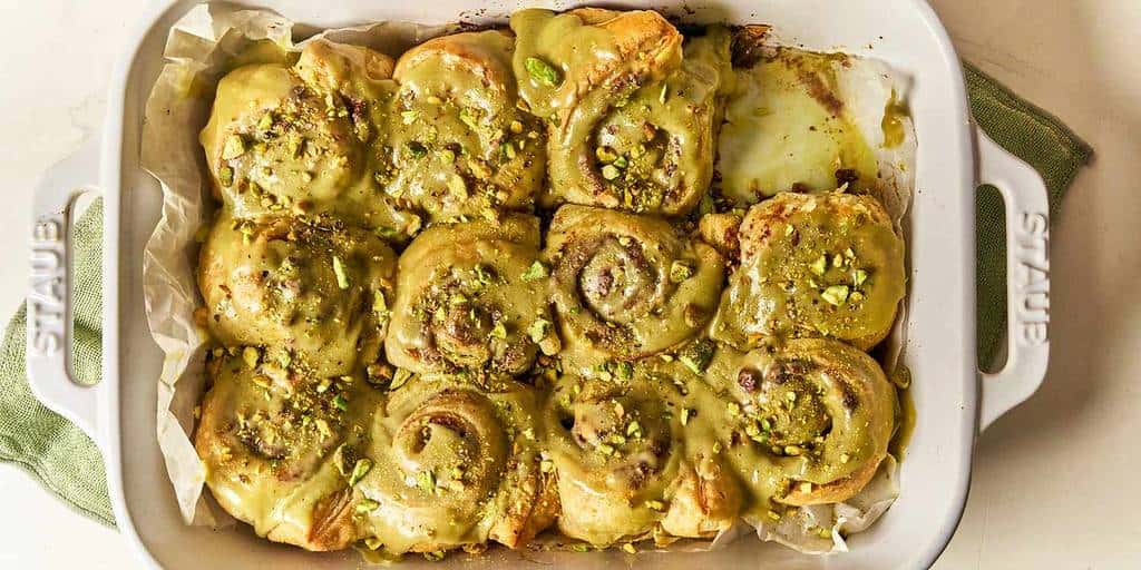 Como Fazer Roscas de Canela com Creme de Pistache Usando Massa Folhada