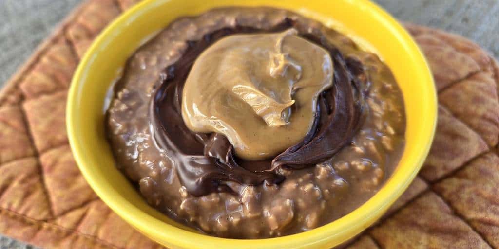 Aveia Noturna com Sabor de Reese's: Café da Manhã Indulgente