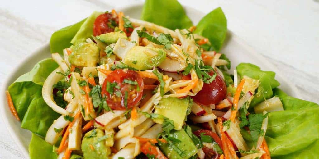 Salada Refrescante de Palmito e Abacate com Molho de Limão