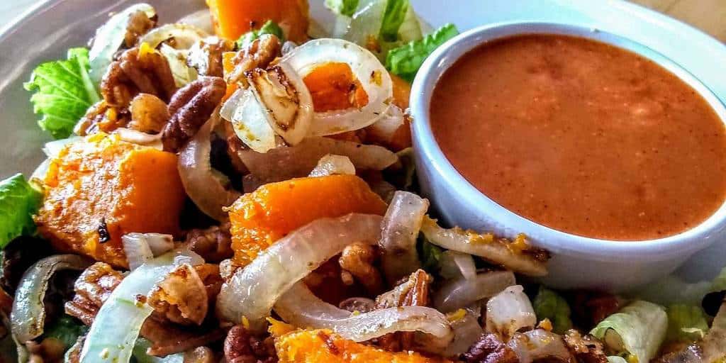Salada Quente de Abóbora com Bacon e Nozes