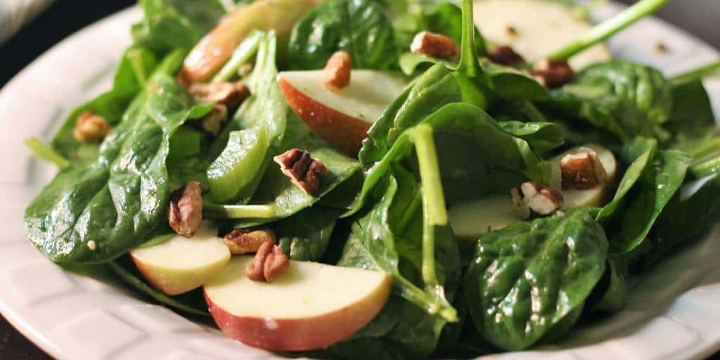Salada de Espinafre com Maçã: Combinação Crocante e Refrescante