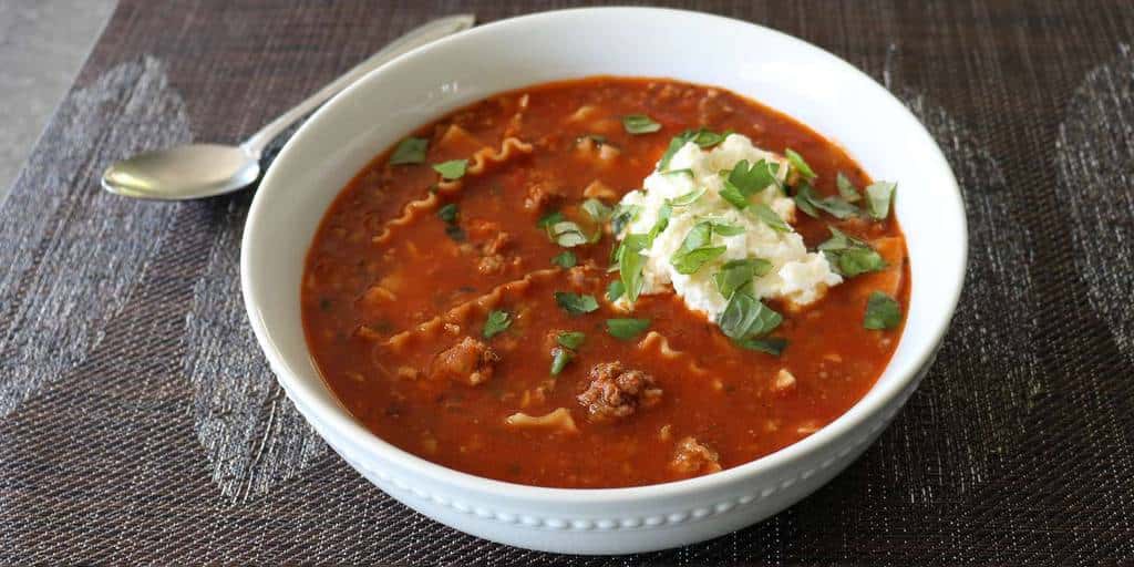 Sopa de Lasanha Cremosa com Ricota e Salsicha