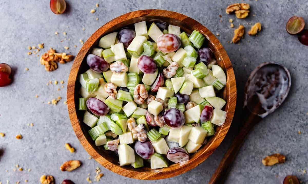 Salada Waldorf Clássica: Cremosa e Crocante para Qualquer Ocasião