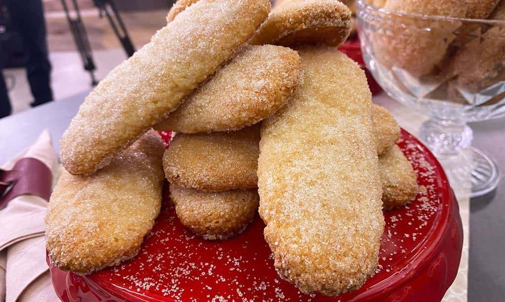Como fazer biscoito champanhe caseiro com geleia de morango