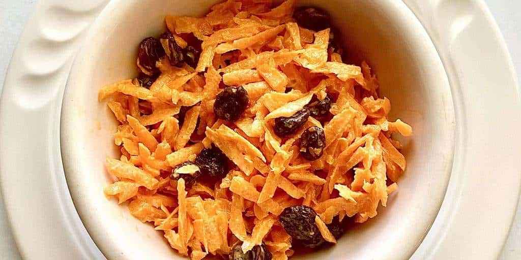 Como Fazer Salada de Cenoura com Uvas-Passas e Abacaxi