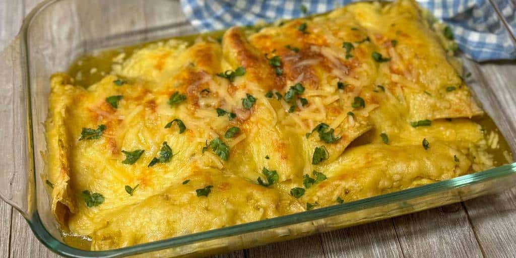 Torta de Enchilada de Café da Manhã com Ovos e Queijo
