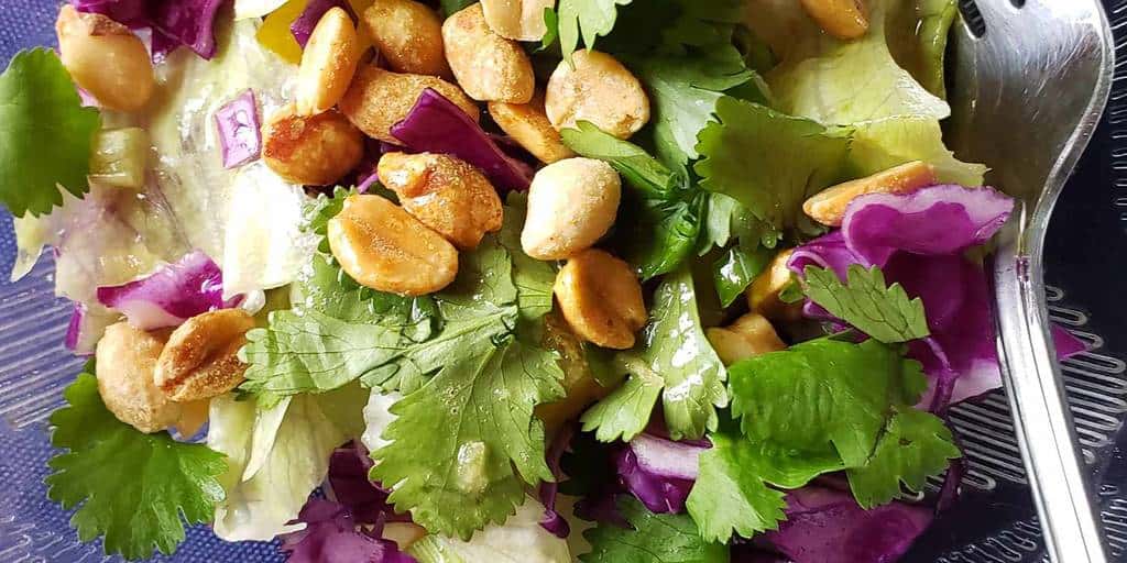 Salada Crocante com Molho de Gengibre e Gergelim