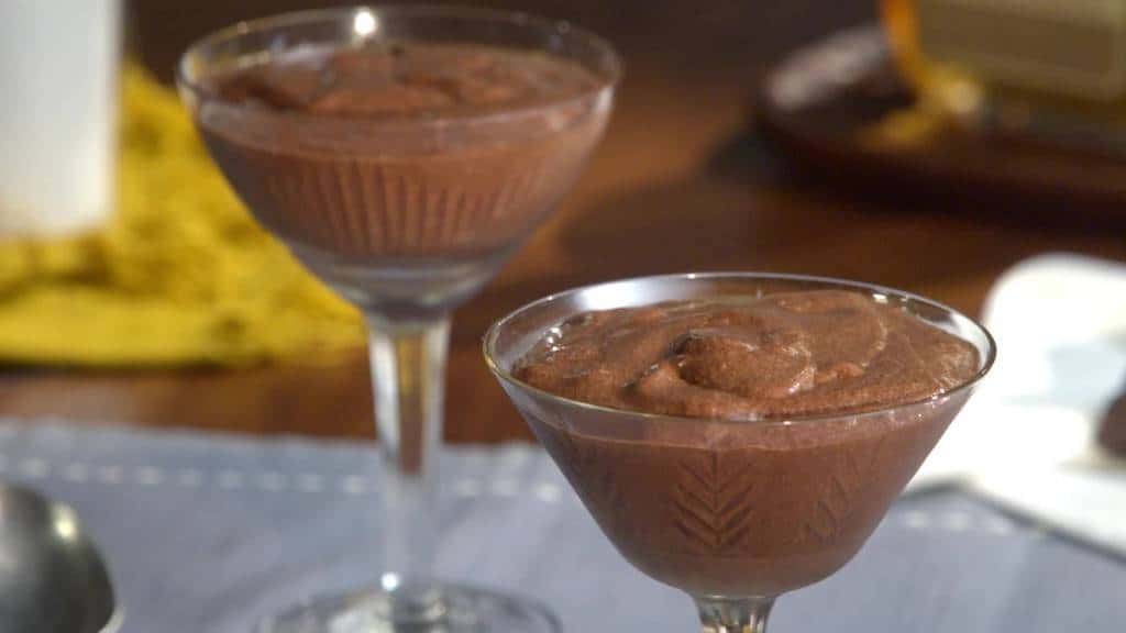 Como Fazer Mousse de Chocolate Perfeita com Apenas 4 Ingredientes