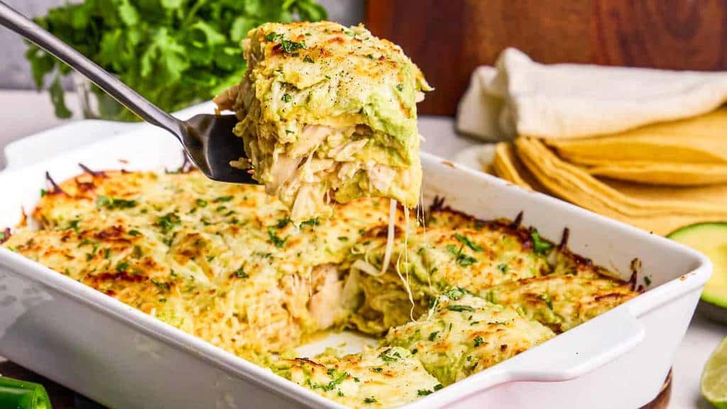 Como Fazer um Delicioso Casserole de Frango com Molho Cremoso de Abacate