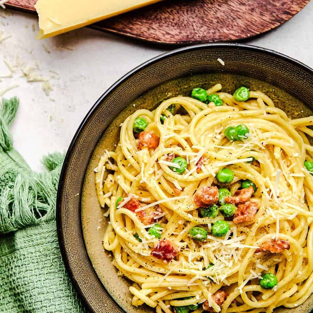 Como Fazer Carbonara Americana com Bacon e Ervilhas