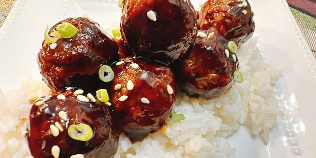 Como Fazer Almôndegas Picantes com Molho de Gochujang e Gergelim